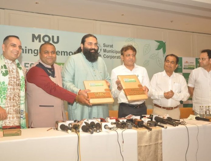 EcoKranti Revolution starts at Surat under the direction of Gurudev Sri Sri Ravi Shankar Ji